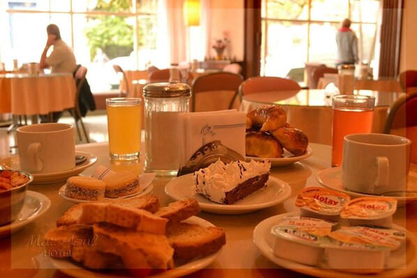 Bar (on property) - Hotel Mar Azul (Mar del Plata)