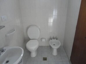 Bathroom - Hotel Luján (Luján)