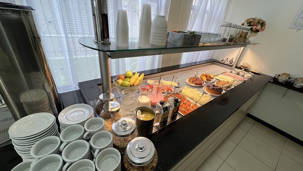 Breakfast buffet - Pousada Bomar (Bombinhas)