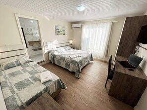 Minibar, in-room safe, desk, iron/ironing board - Pousada Bomar (Bombinhas)