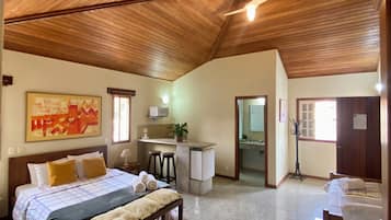 Family Room | Premium bedding, minibar, free WiFi, bed sheets