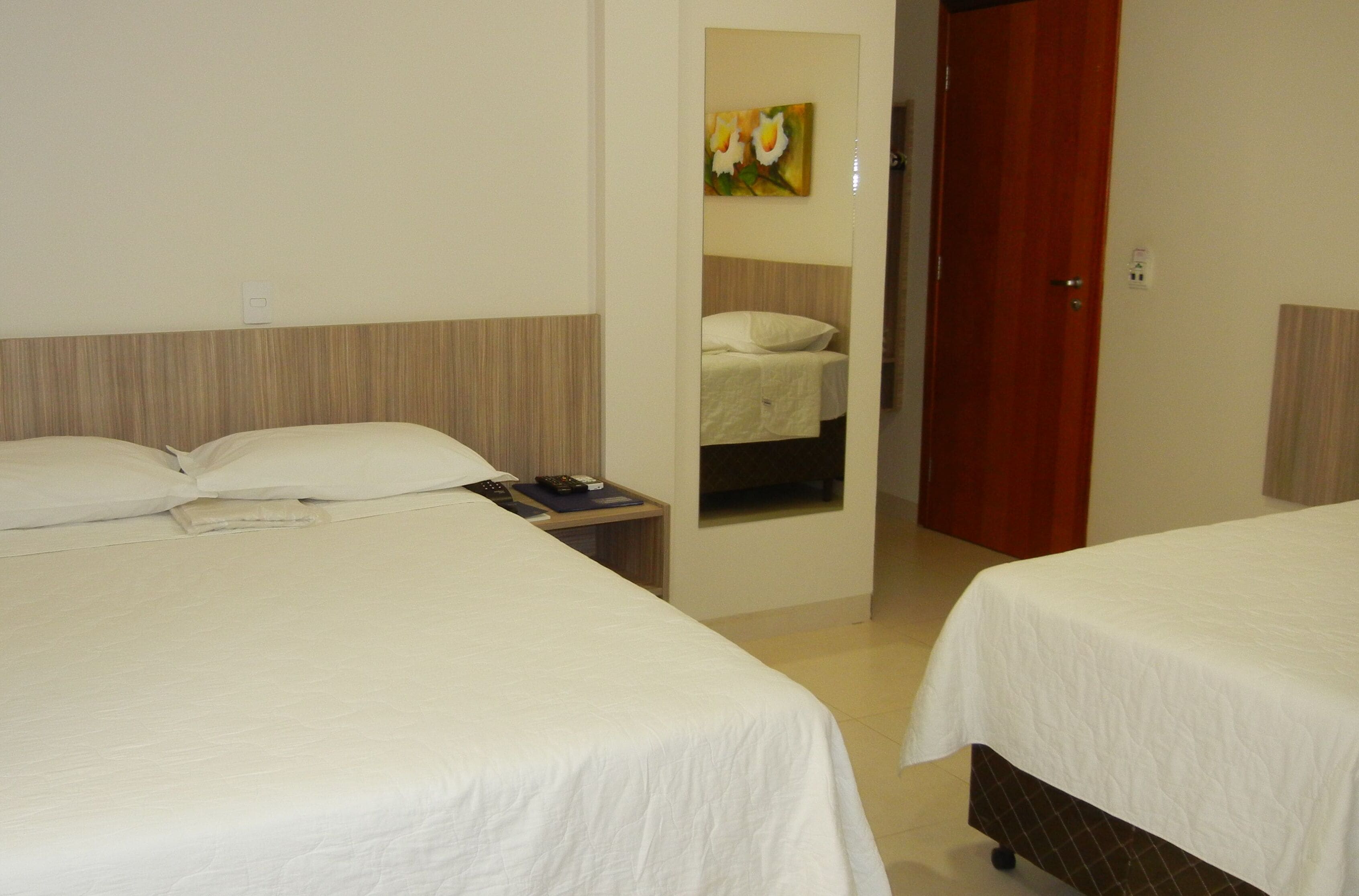 Minibar, escritorio, cortinas blackout y wifi gratis 