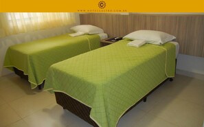 ميني بار ومكتب وستائر تعتيم وواي فاي مجانًا