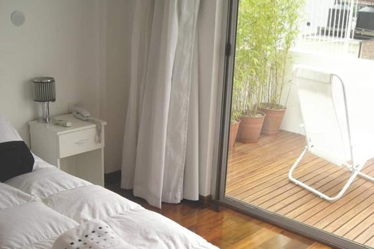 WiFi (free), bed sheets