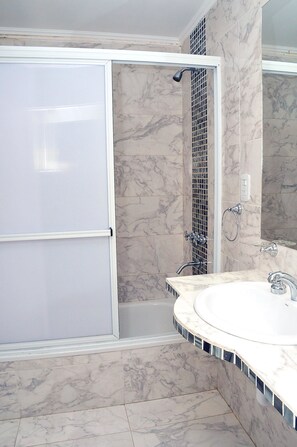 Bathroom - Hotel Frasis (San Clemente)