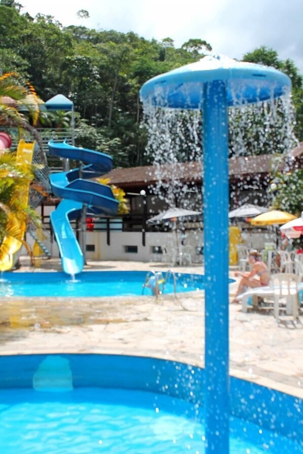 Piscina coberta i piscina a l'aire lliure