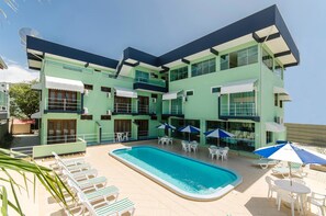 حمّام سباحة خارجي