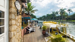 Land view from property - Pousada Casa do Rio Hostel (Paraty)