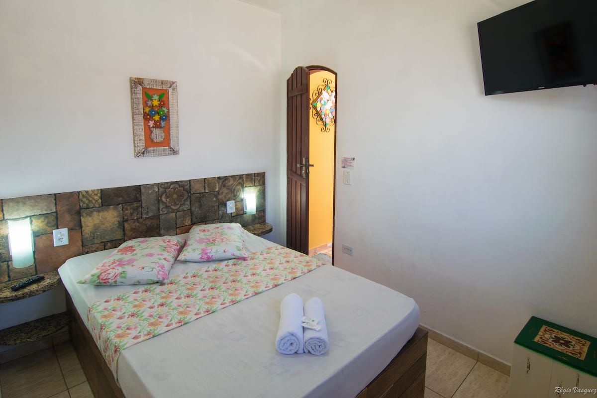 In-room safe, WiFi (free), bed sheets