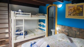 In-room safe, free WiFi, bed sheets - Pousada Casa do Rio Hostel (Paraty)
