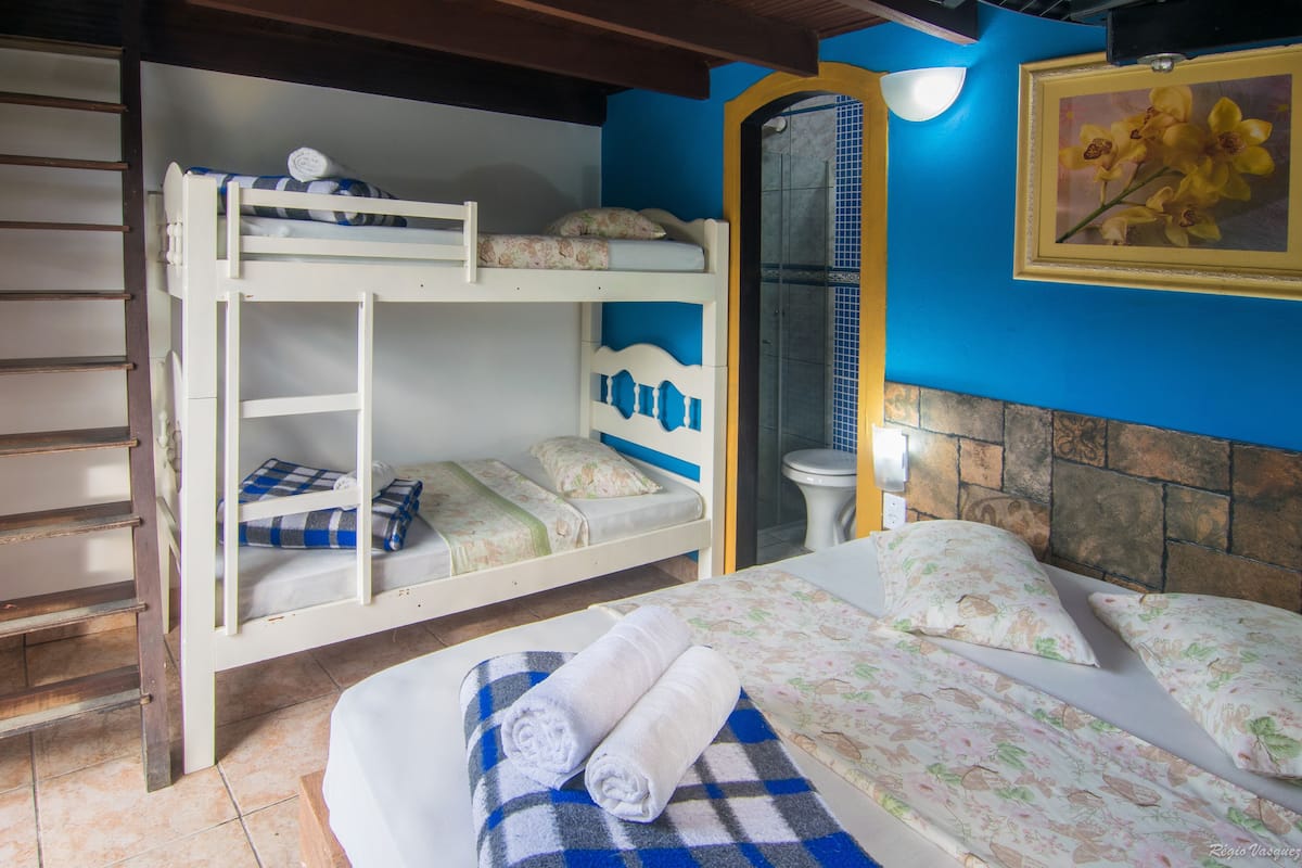 In-room safe, WiFi (free), bed sheets