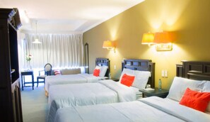 Escrivaninha, ferros/tábuas de passar roupa, Wi-Fi de cortesia