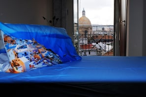 Hochwertige Bettwaren, Zimmersafe, Schreibtisch, schallisolierte Zimmer