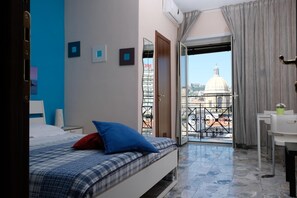 Hochwertige Bettwaren, Zimmersafe, Schreibtisch, schallisolierte Zimmer