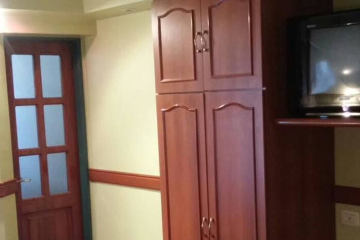 In-room safe, bed sheets