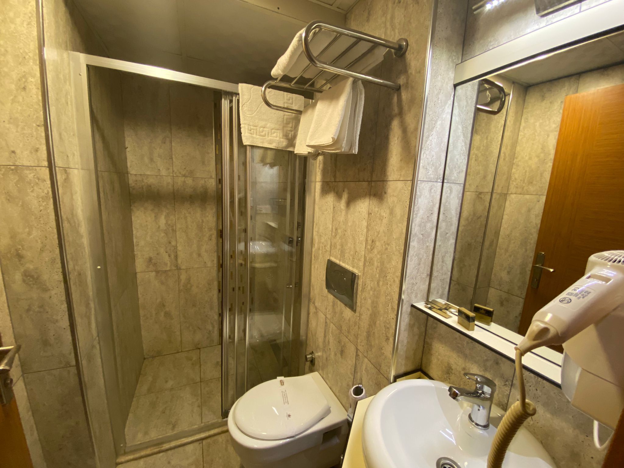 Photo - Golden Lounge Hotel