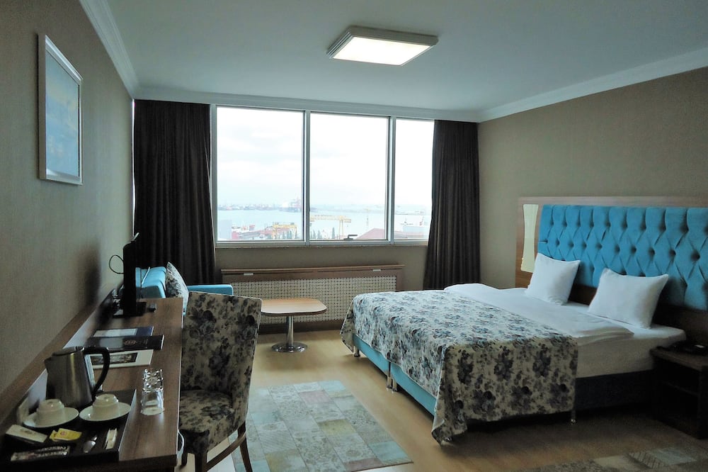 Golden Lounge Hotel