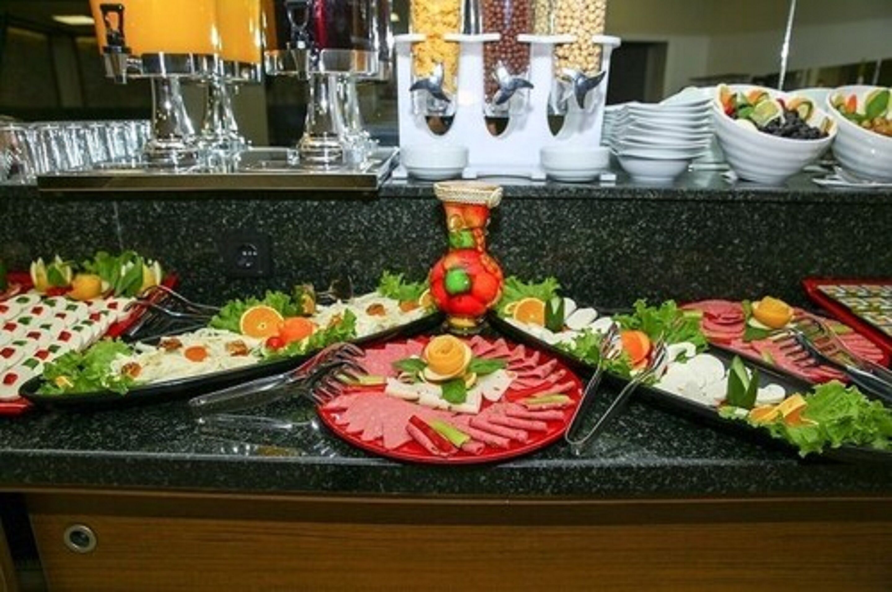 每日供应自助式早餐（每人 EUR 8）