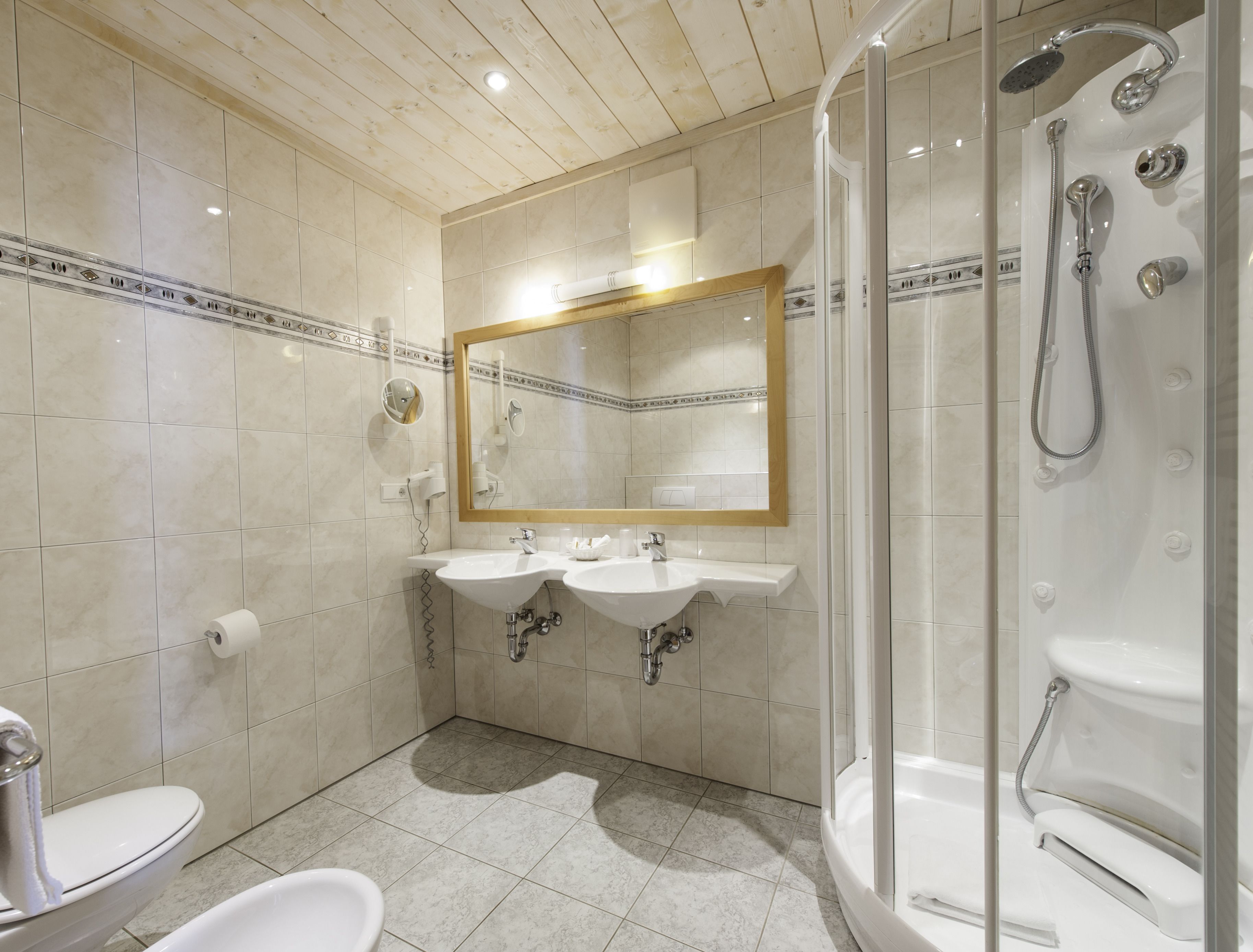 shower, free toiletries