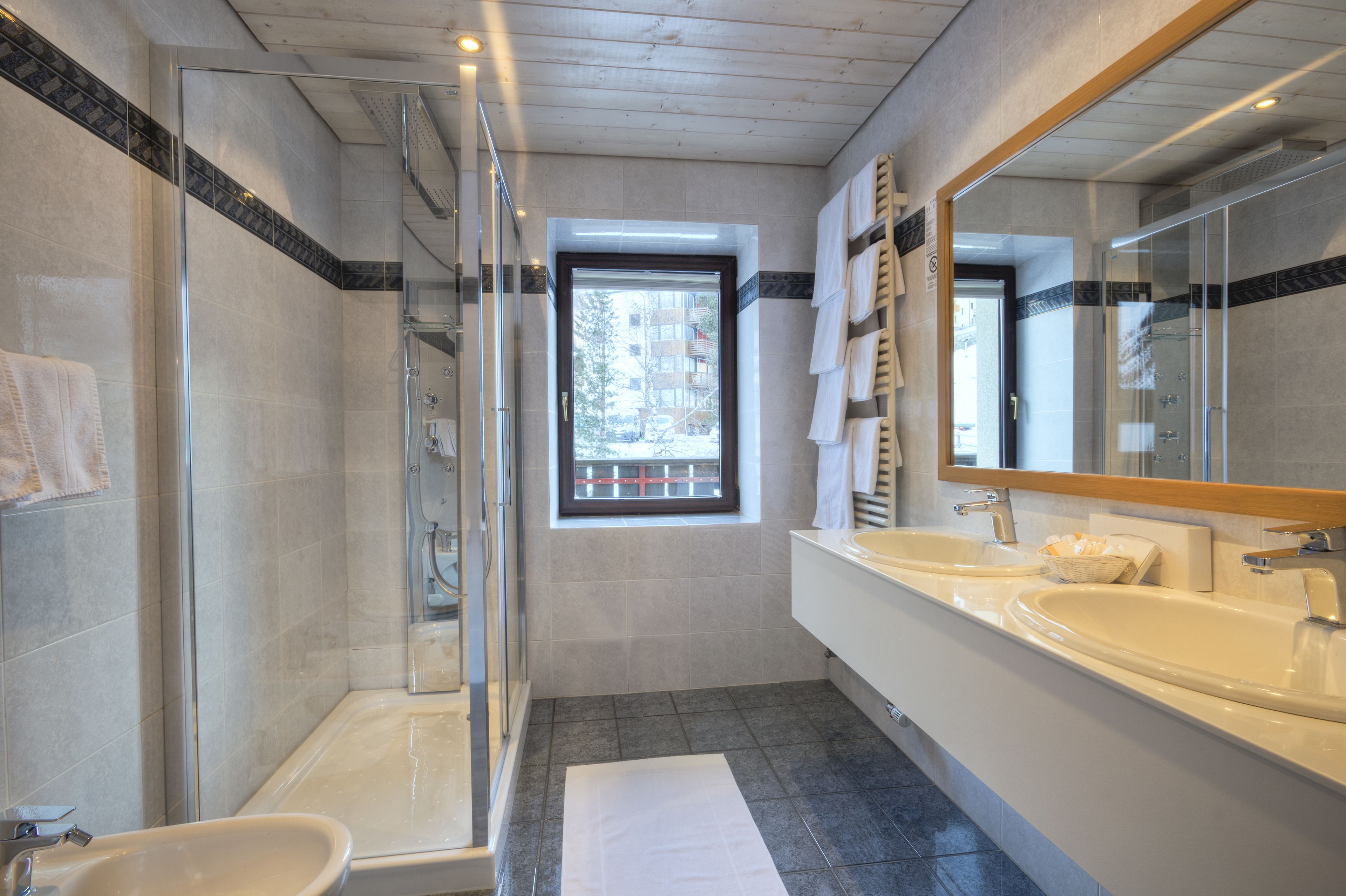 family room | bathroom | shower, free toiletries