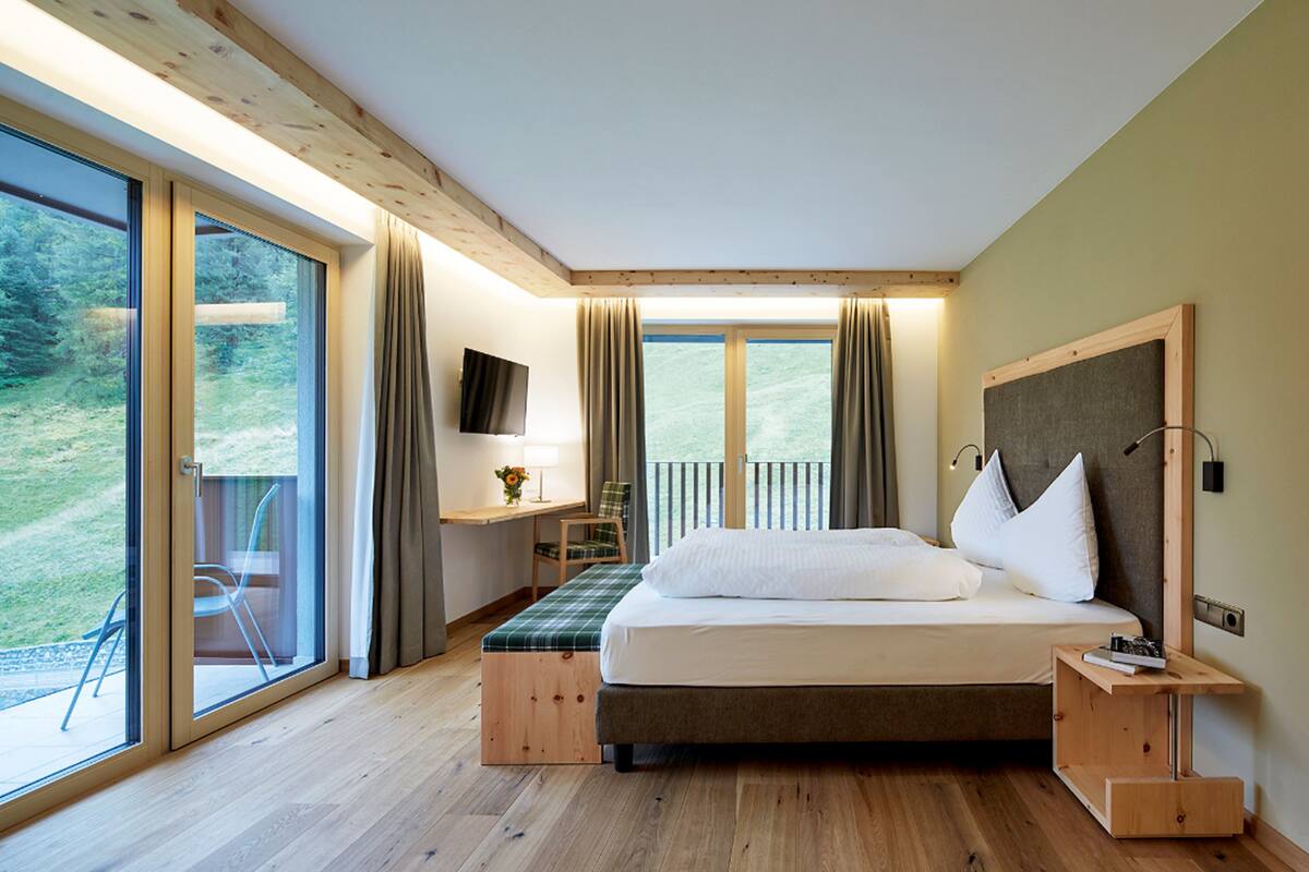 Deluxe Double Room (New) | In-room safe, desk, iron/ironing board, cribs (free)