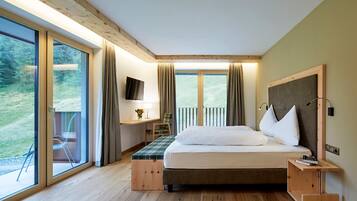 Deluxe Double Room (New) | In-room safe, desk, iron/ironing board, free cribs/infant beds