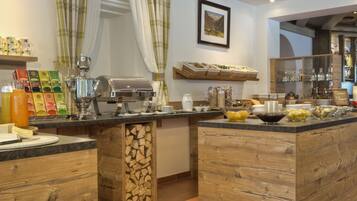 Free daily buffet breakfast