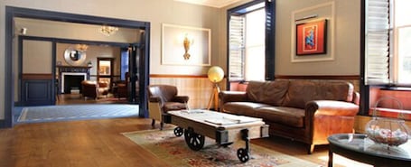 Entrada interior. Les Rocquettes Hotel