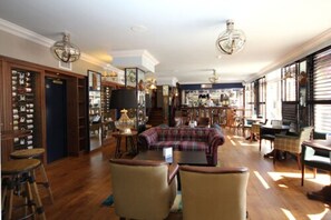 Ofrece almuerzos y cenas