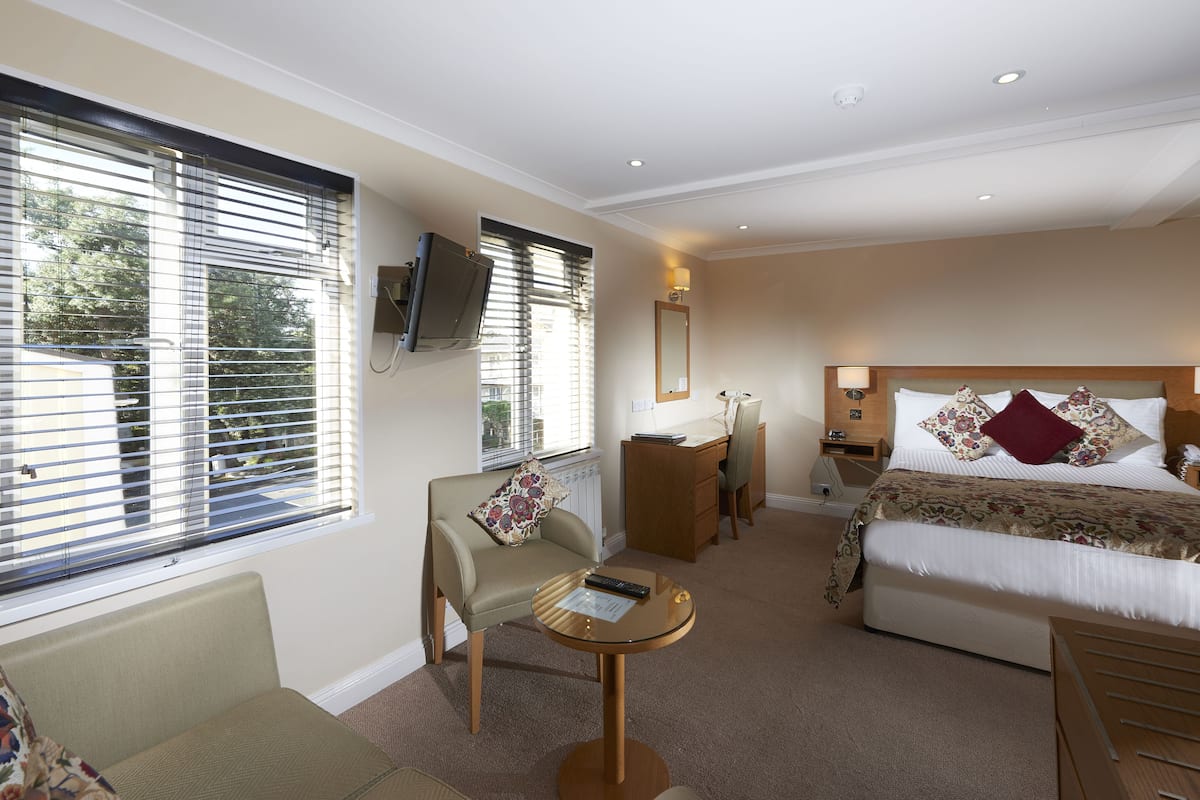 classic double room | in-room safe, desk, blackout curtains, iron/ironing board