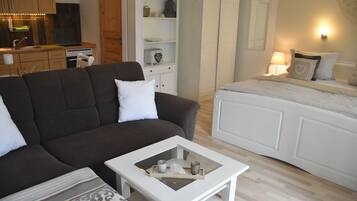 Hypo-allergenic bedding, in-room safe, individually decorated