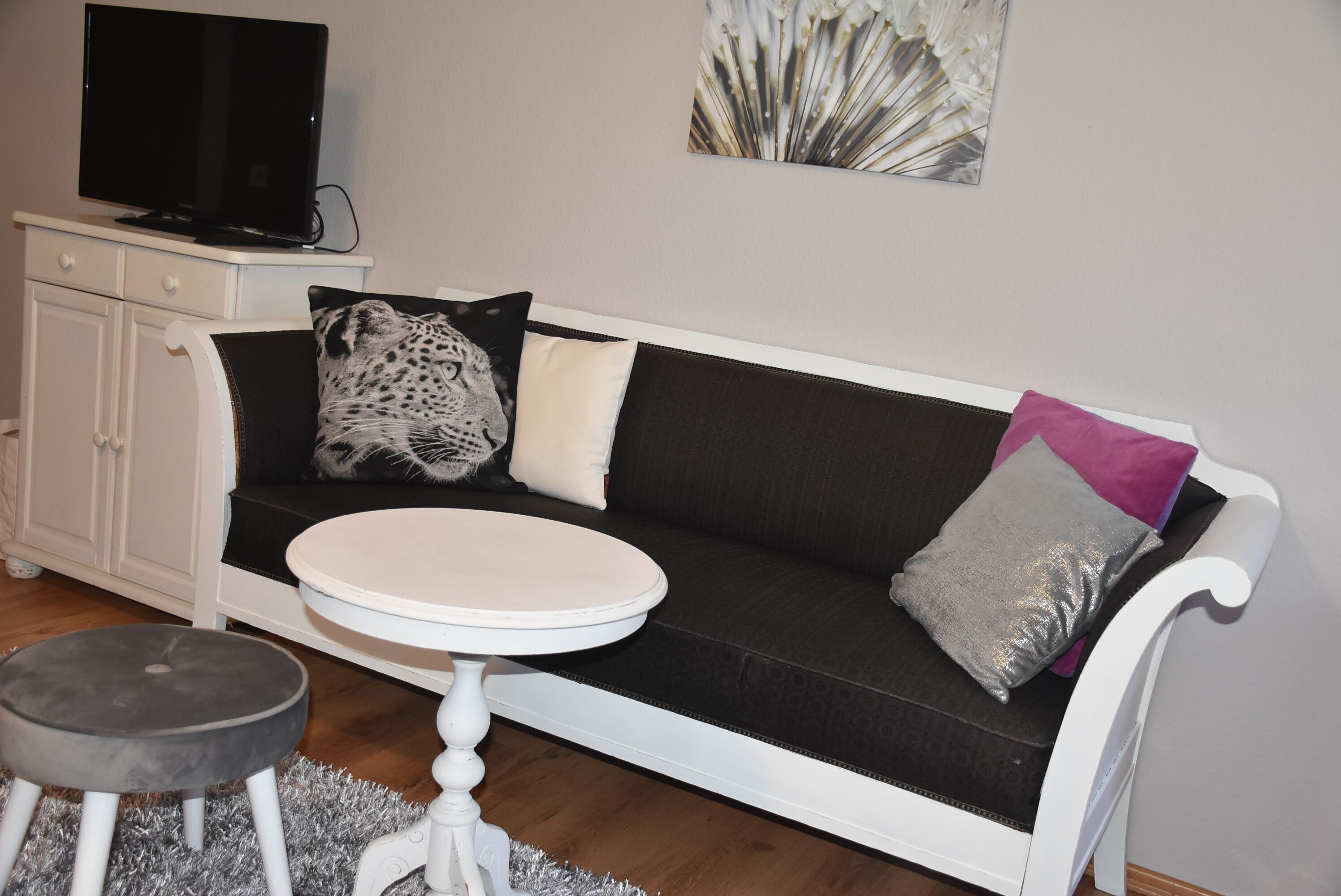 room (rauchquarz) | living area | 40-inch flat-screen tv with satellite channels, tv