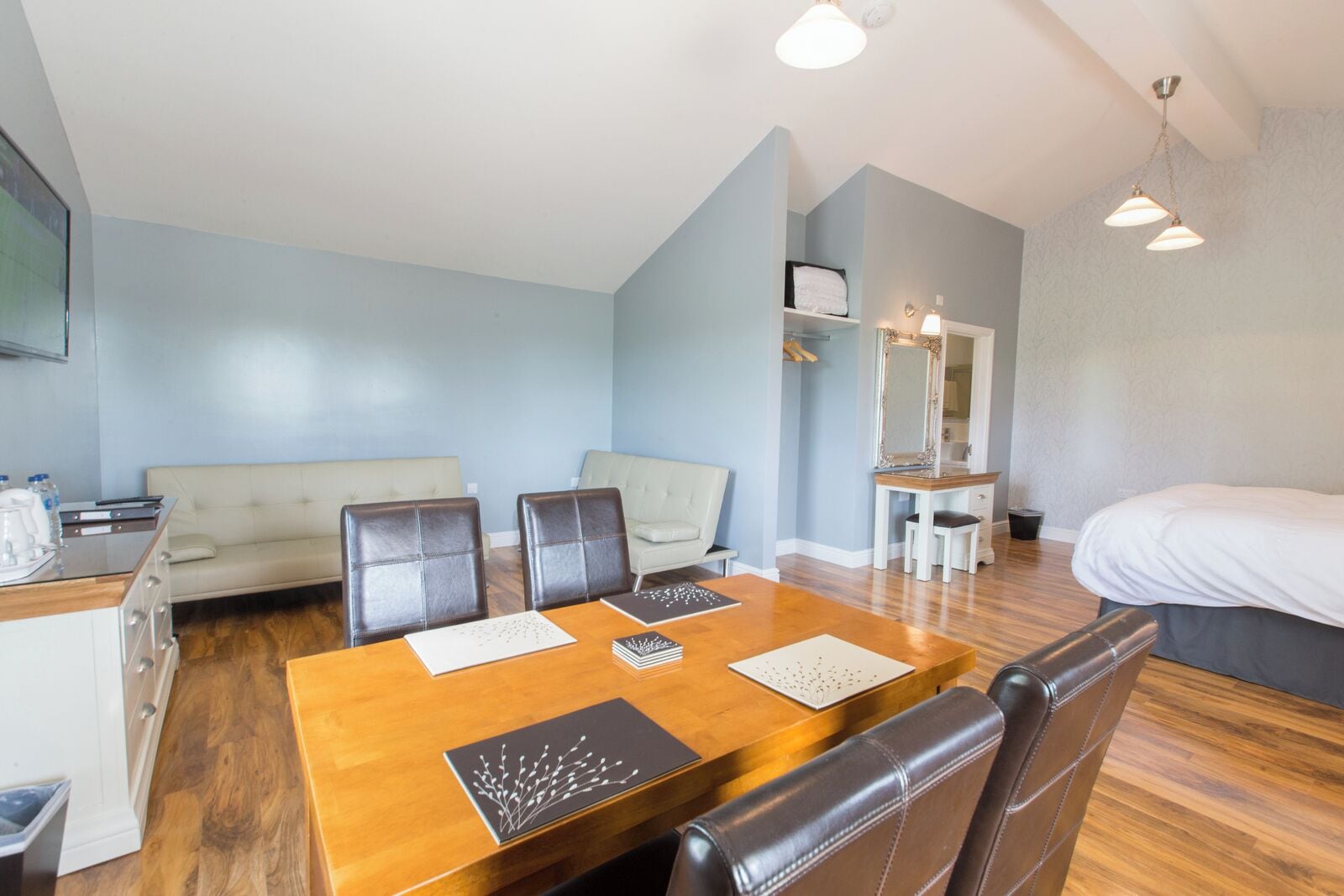 junior suite | premium bedding, individually decorated, individually furnished