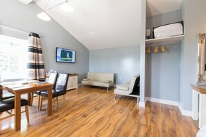 Suite – junior | 14 soverom, sengetøy av topp kvalitet og individuelt dekorert