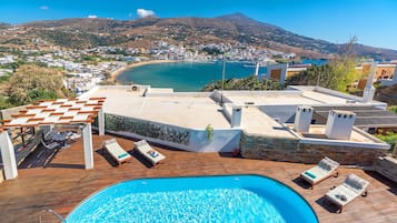 Outdoor pool, pool loungers