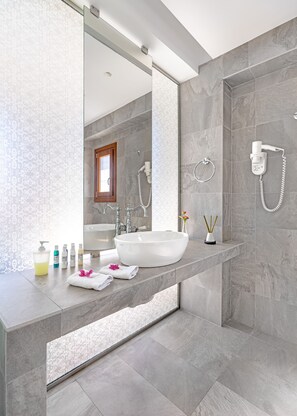 Apartment, 2 Bedrooms, Sea View (Harmonia) | Bathroom | Shower, hair dryer, towels, shampoo - Belvedere Andros (Andros)