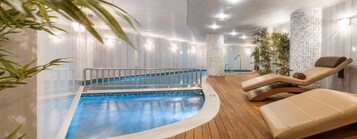 Sauna, hot tub, Turkish bath, hot stone massages, deep-tissue massages