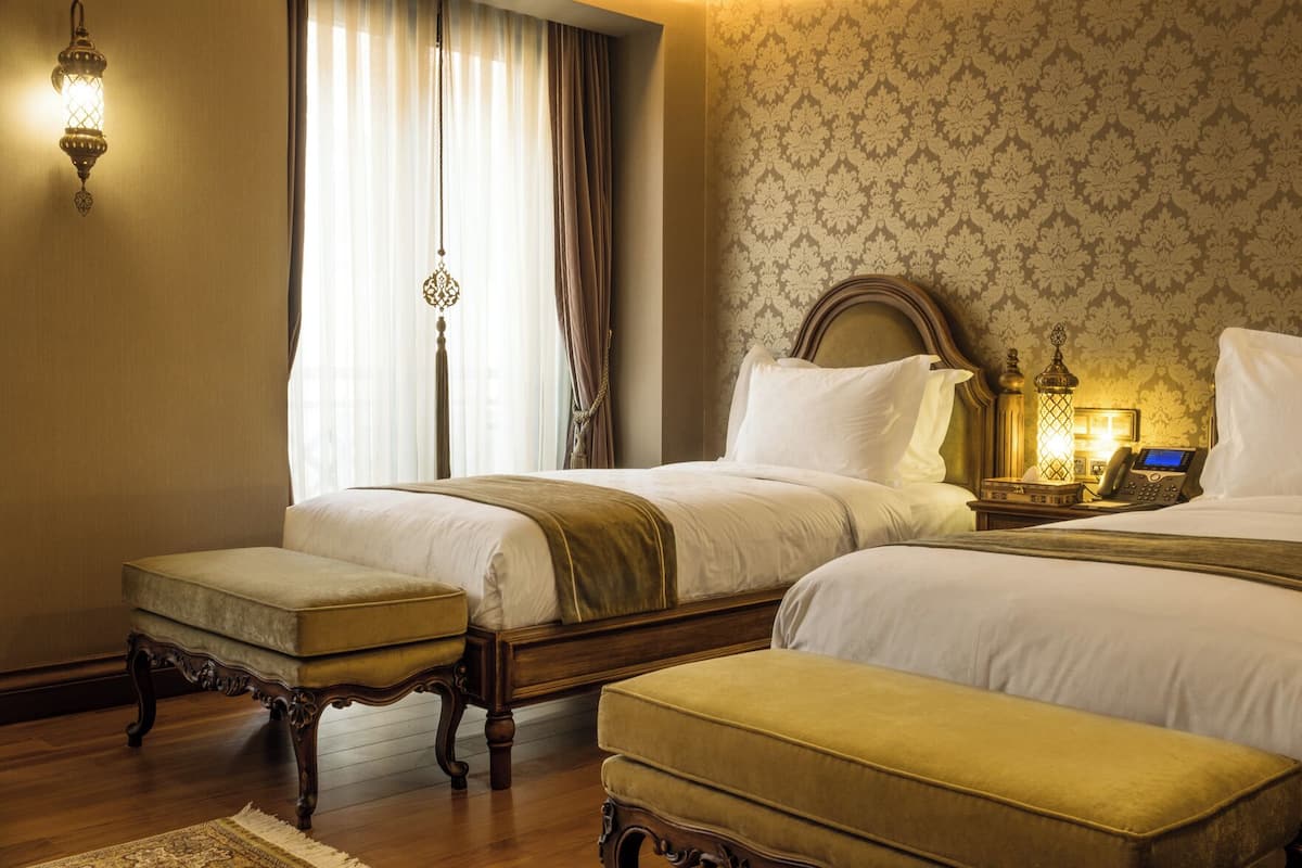 Premium bedding, down comforters, minibar, in-room safe