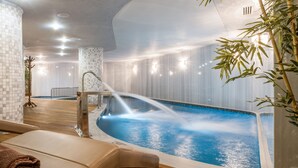 A spa area with a hot tub, wooden flooring, and a bamboo plant. - AJWA Sultanahmet (Istanbul)