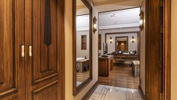 Family Room | Premium bedding, minibar, in-room safe, individually decorated