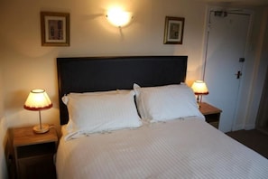 Double Room | Premium bedding, individually decorated, individually furnished - The Highland Guest House (Callander)