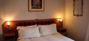 Double Room | Premium bedding, individually decorated, individually furnished - The Highland Guest House (Callander)