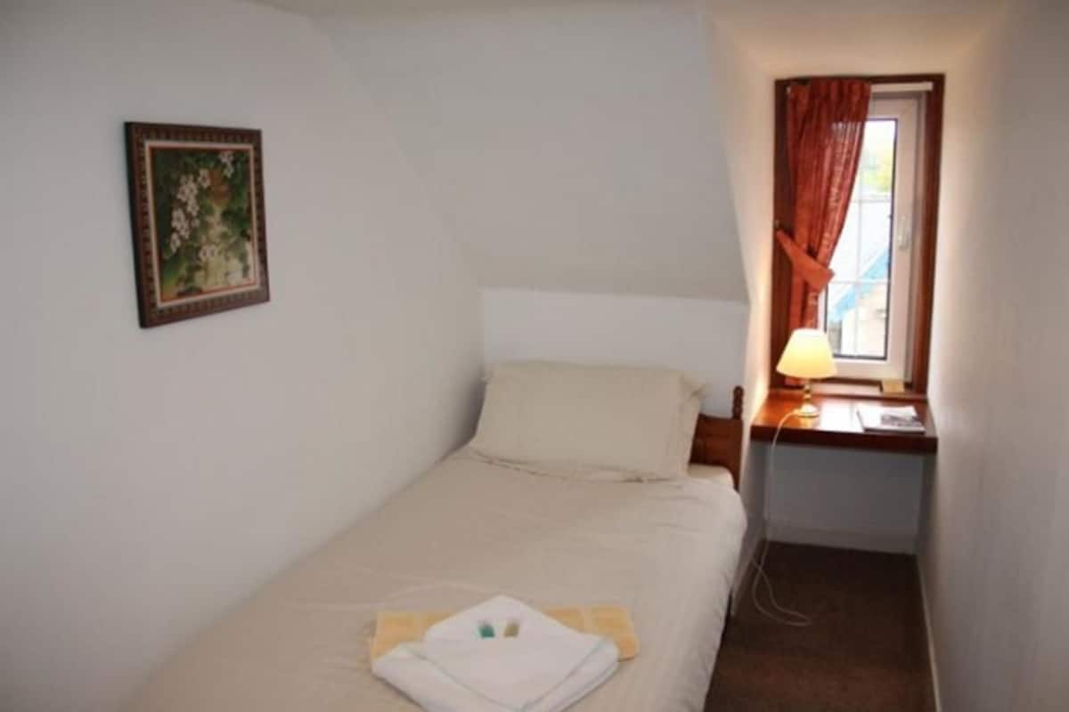 Single Room | Premium bedding, individually decorated, individually furnished