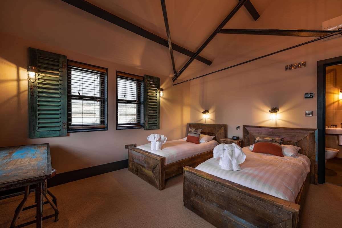 Doppel- oder Zweibettzimmer | Bettwäsche aus ägyptischer Baumwolle, hochwertige Bettwaren, Zimmersafe