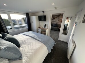 Suite Premier, 1 cama King size, vista al jardín | Decoración personalizada y muebles diferentes