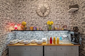 Free daily English breakfast  - Coach Guest House (Tenby)