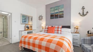 Deluxe Double Room, 1 King Bed | 1 bedroom, individually decorated, individually furnished