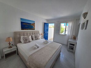 Standard Double or Twin Room, Garden View (Ground Floor) | Premium bedding, pillowtop beds, free cribs/infant beds, free WiFi - Evi Evan Hotel (Syros)
