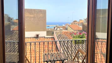 Exclusive Room, Balcony | 1 bedroom, premium bedding, minibar, in-room safe