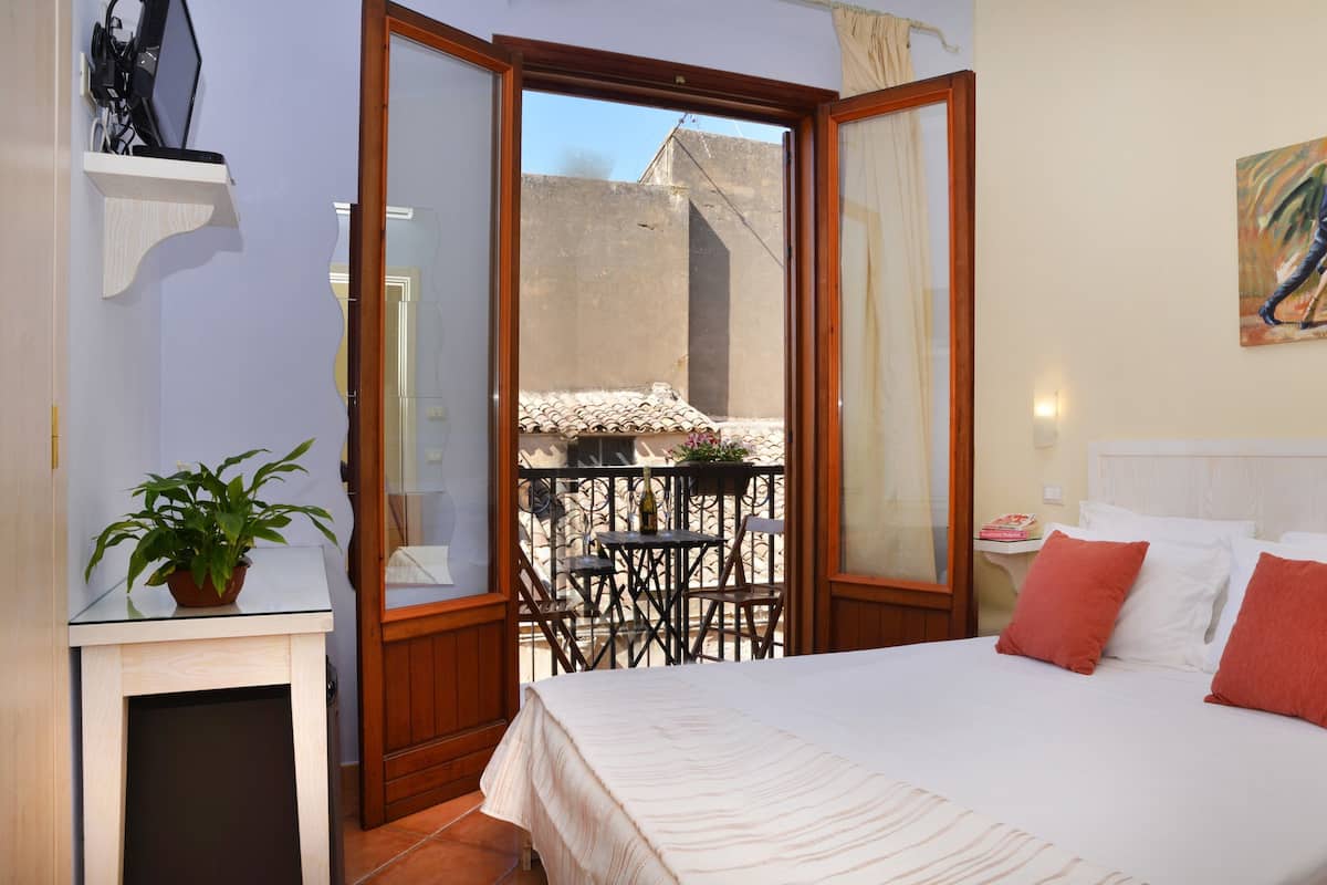 Junior Room, City View | 1 bedroom, premium bedding, minibar, in-room safe